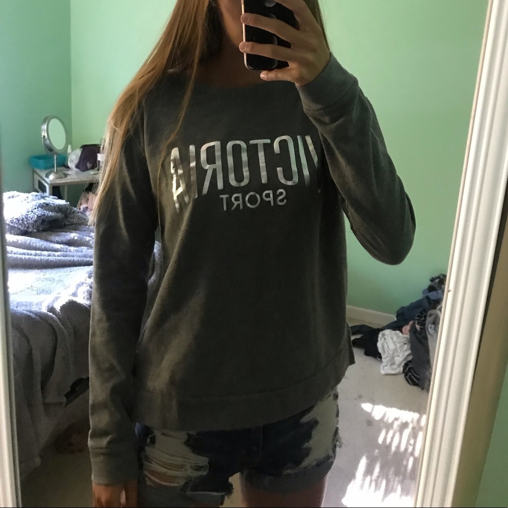 Victoria sport crewneck sweater